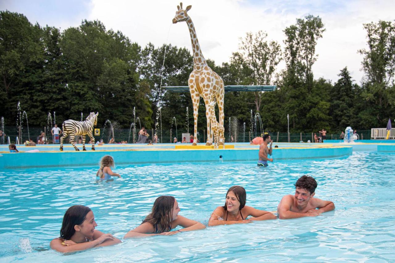 Vakantiepark Wilhelm Tell Superieur Chalet Opglabbeek Kültér fotó